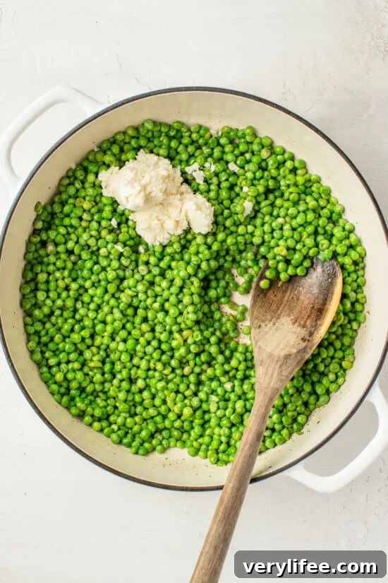 green peas in a skillet