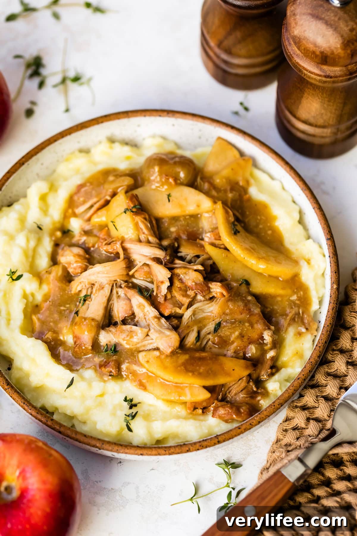 Slow Cooker Chicken with Apples and Cinnamon 11 Crockpot Chicken with Apples